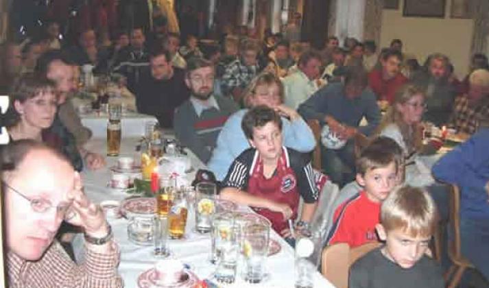 Das Publikum lauscht gespannt den Antworten.